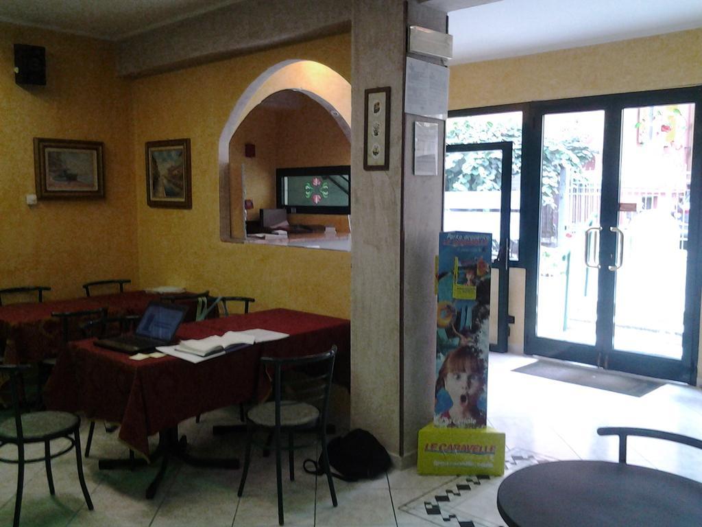 Hotel Lady Susanna Вараце Екстериор снимка
