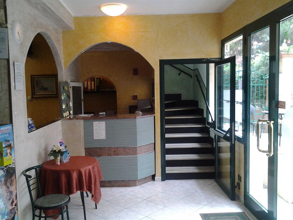 Hotel Lady Susanna Вараце Екстериор снимка